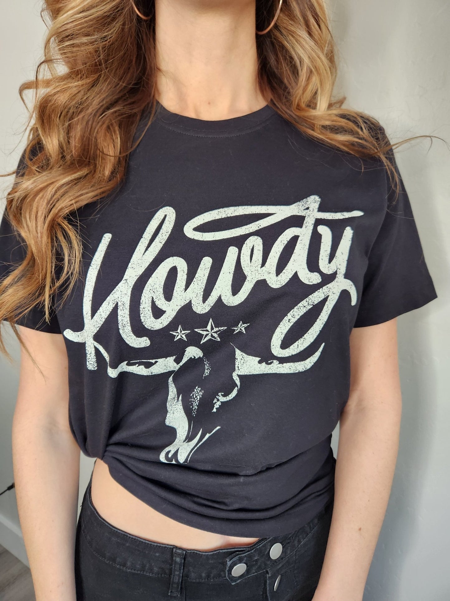 Howdy cow skull graphic t-shirt (black) - The Purple Palm Boutique